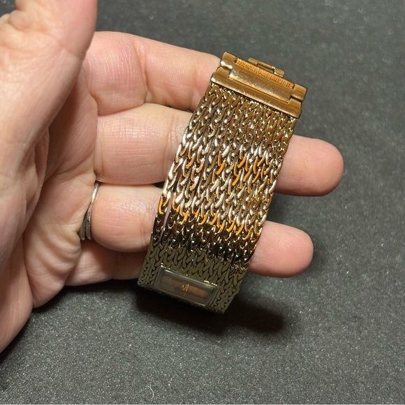 Dakota Watch Company Ladies Gold Tone Square Dial Watch Wide Bracelet Working - Picture 4 of 8